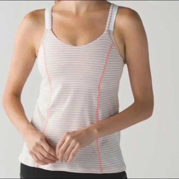 Lululemon run for gold tank - Picture 2 of 8
